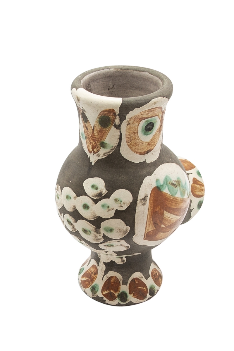 100 - Pablo PICASSO (1881-1973). Chouette. Vase tourné en terre de faience, cachet Madoura, edition Picasso. Adjugé 14500€