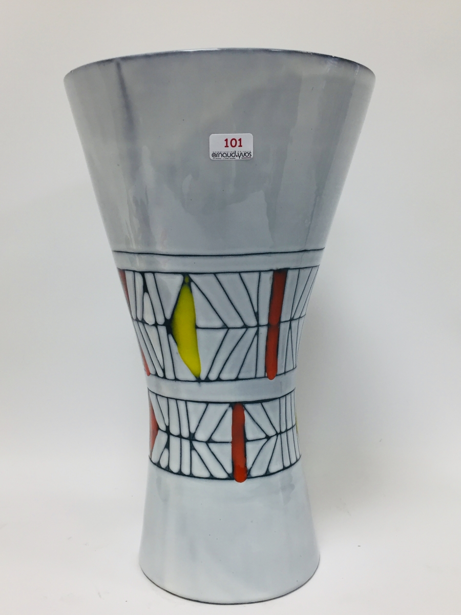 101 - Roger CAPRON. Vase diabolo en céramique. Adjugé 450€